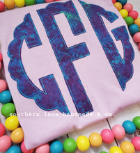 Load image into Gallery viewer, Scallop Monogram Applique Shirt